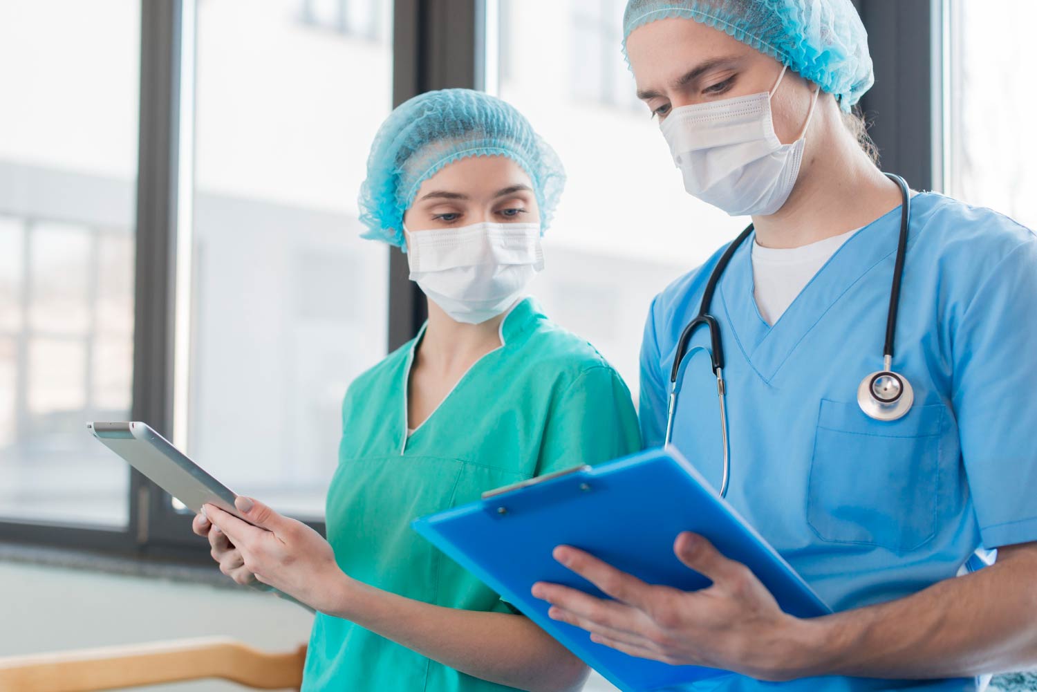 Em quais áreas um Técnico de Enfermagem pode se especializar?