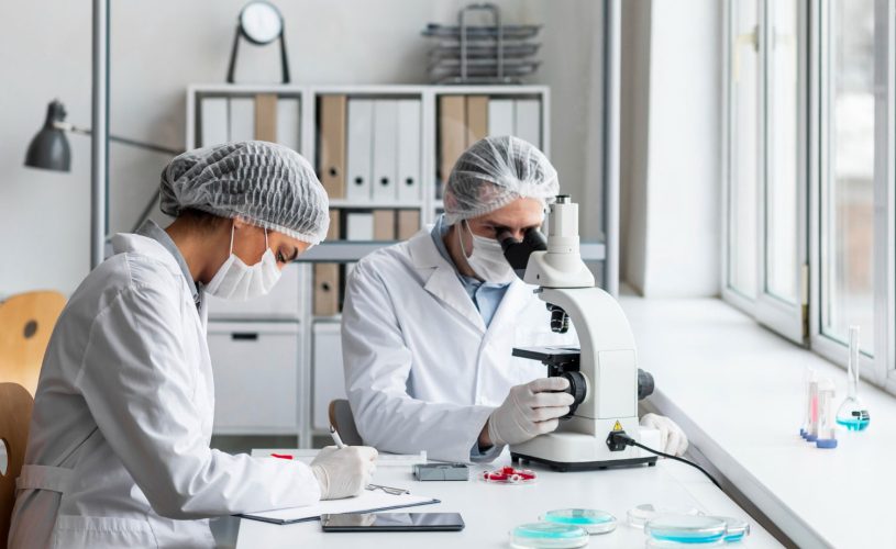 Em quais áreas um tecnólogo em Sistemas Biomédicos pode atuar?