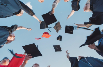 Diferença entre cursos de extensão, especialização e stricto sensu: qual escolher para a sua carreira?