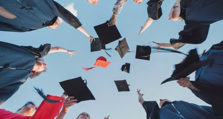 Diferença entre cursos de extensão, especialização e stricto sensu: qual escolher para a sua carreira?