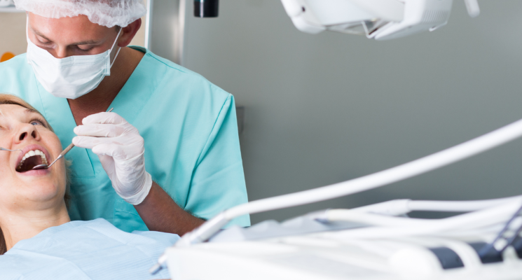 Pós-graduação presencial em Odontologia: primeiro passo para avançar na carreira clínica