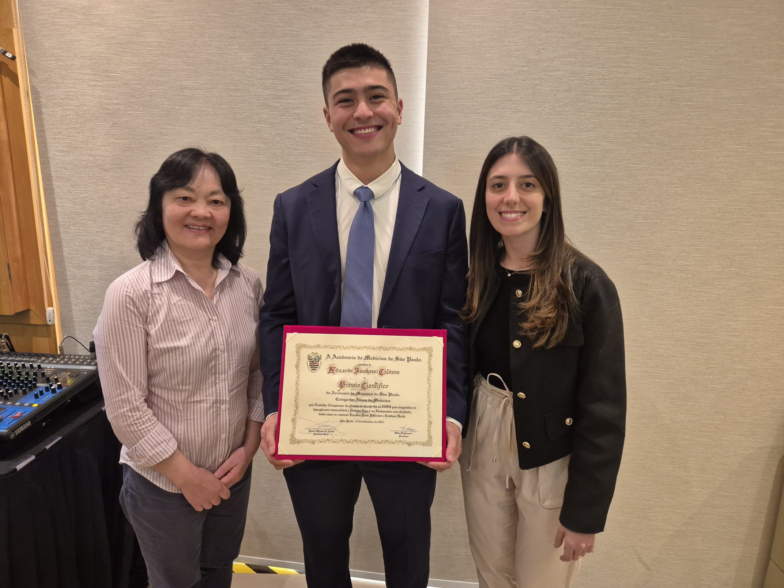 melhor trabalho de acadêmicos